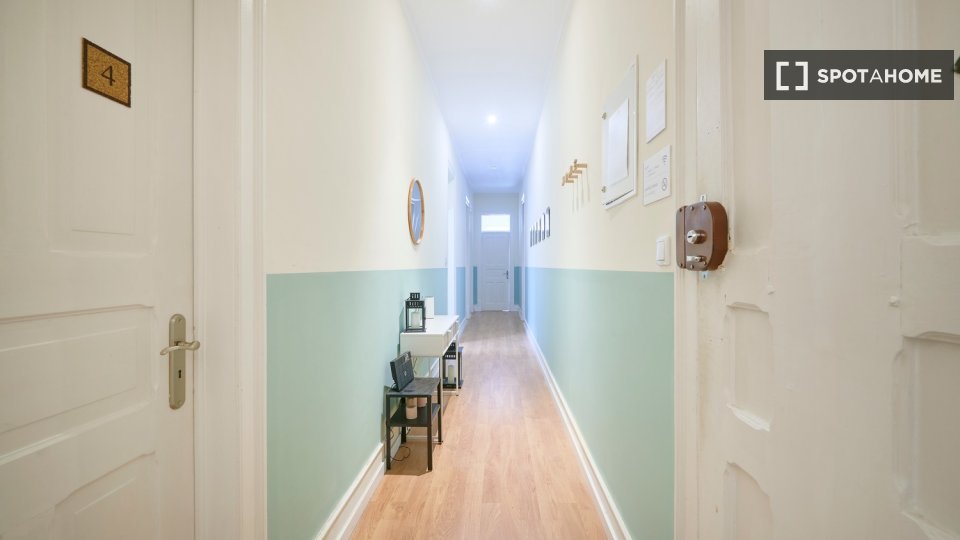 Double room Lisbon, 6 beds — photo 36