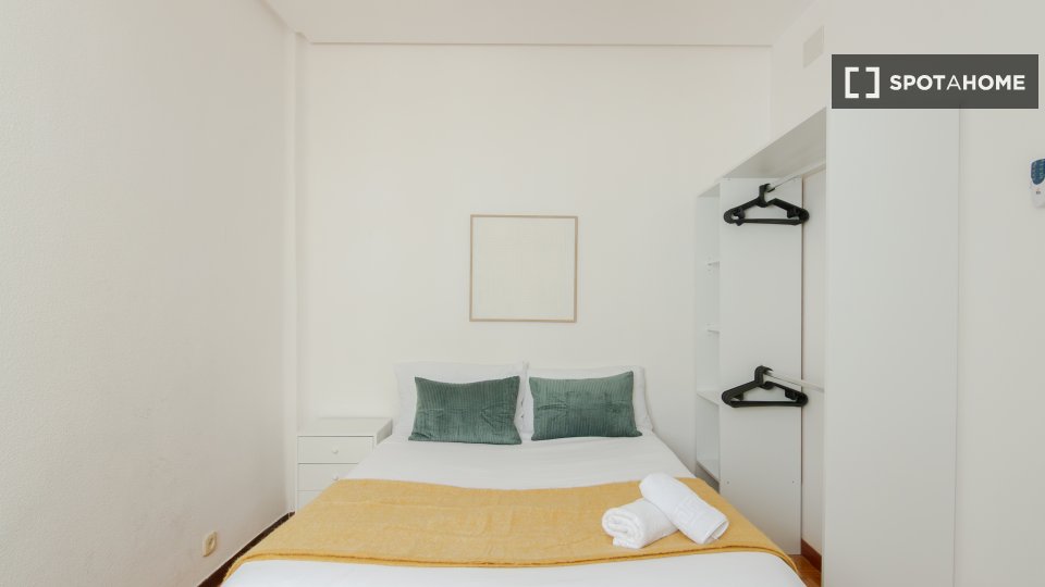 Double room Madrid, 6 beds — photo 52