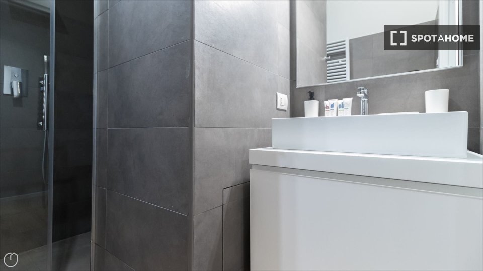 Apartment Milan, 1 bed, 61m² — photo 2