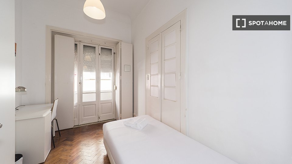 Double room Lisbon, 11 beds — photo 11
