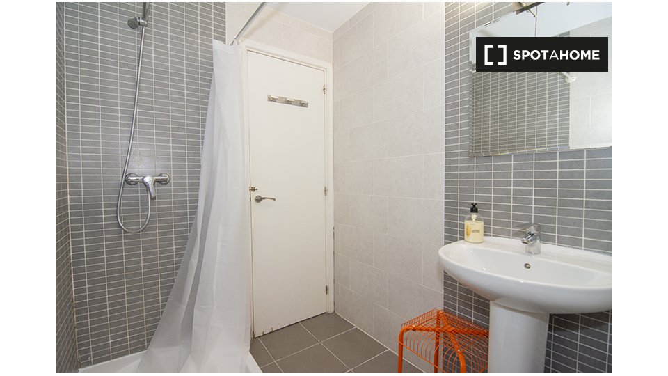 Double room Valencia, 3 beds, 90m² — photo 22