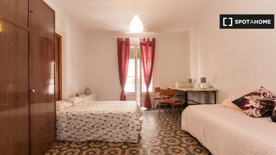 Double room Barcelona, 6 beds, 115m² — photo 1