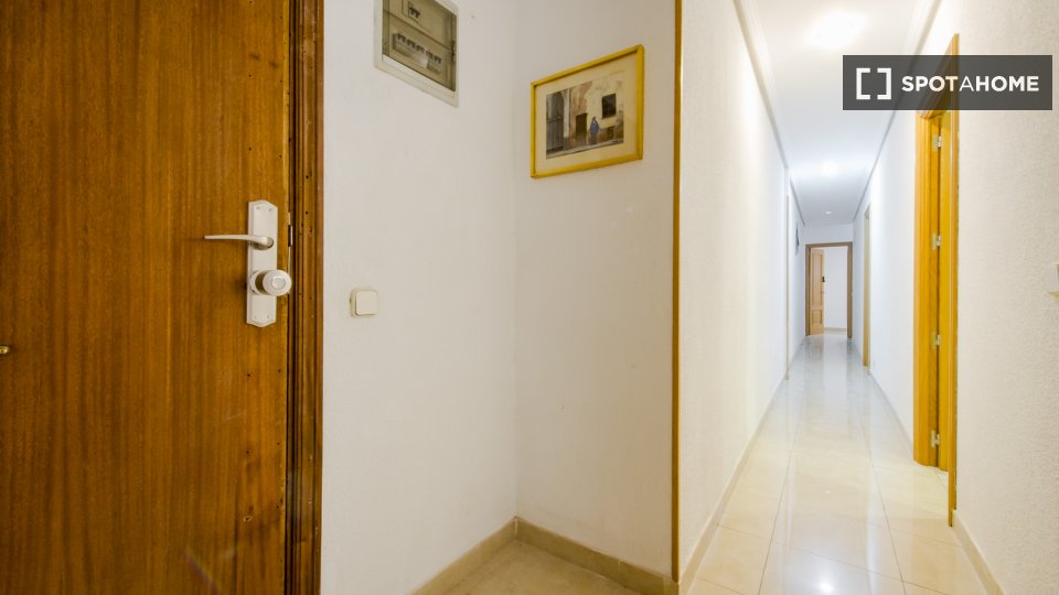 Double room Madrid, 7 beds, 113m² — photo 19