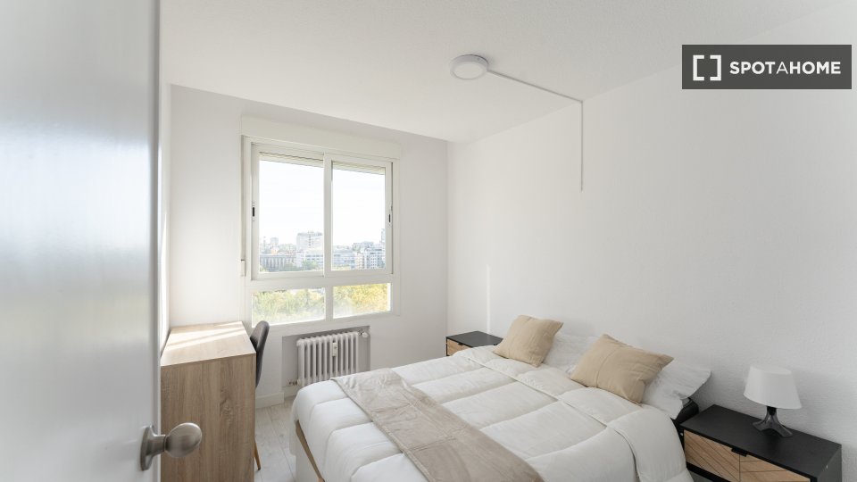 Double room Madrid, 6 beds — photo 2