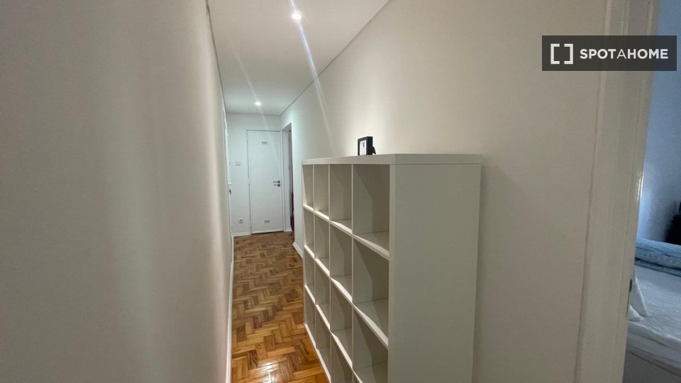 Double room Lisbon, 4 beds — photo 11