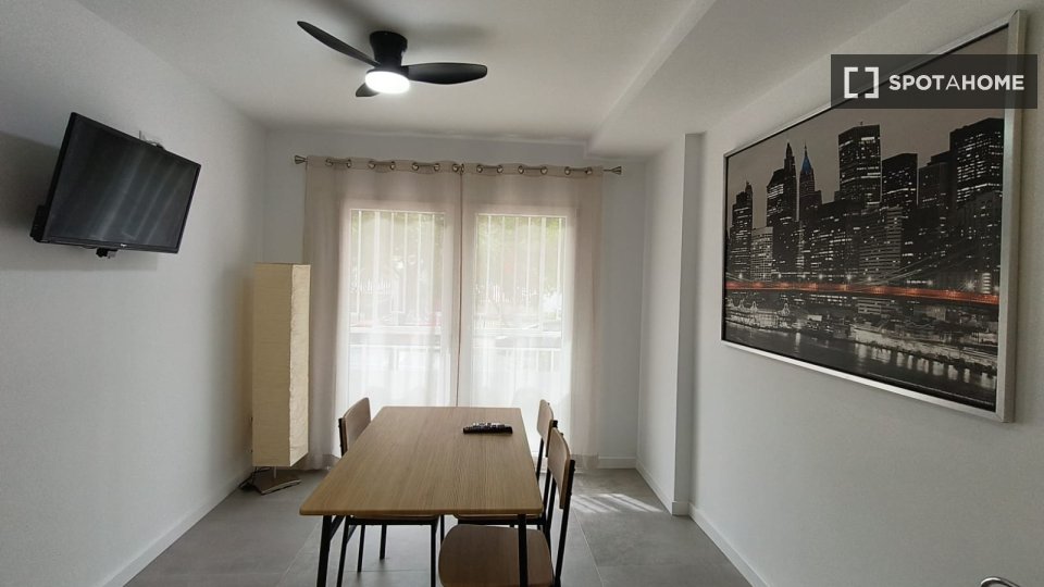 Double room Granada, 2 beds — photo 16