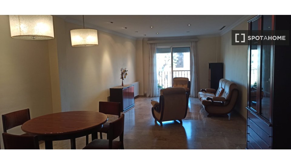 Appartamento con 3 camere da letto in affitto a Benimámet, Valencia - in Valencia