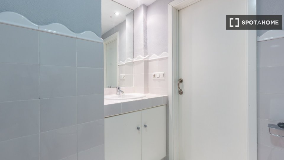 Double room Valencia, 3 beds, 90m² — photo 7