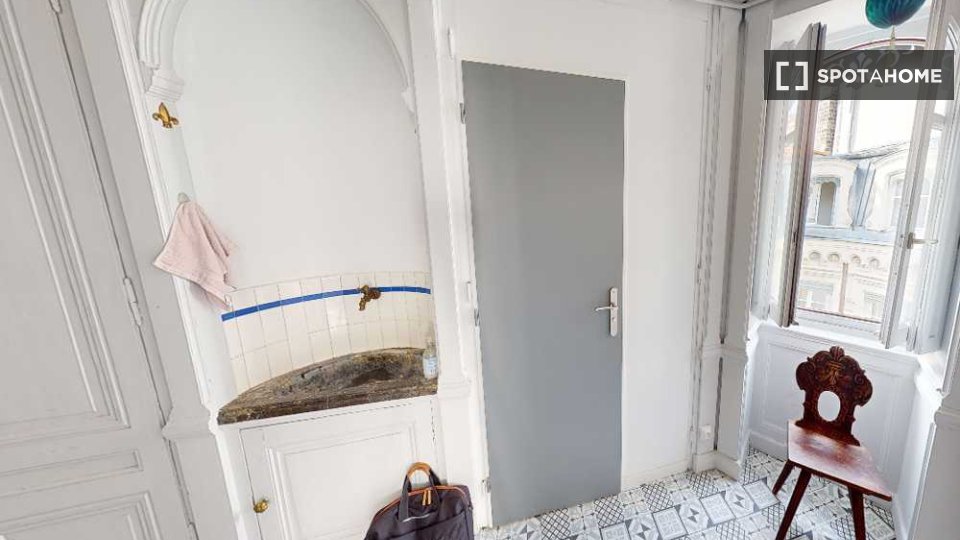 Double room Lyon, 5 beds, 160m² — photo 9