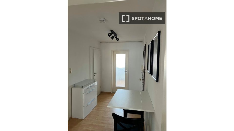 Double room Stuttgart, 3 beds, 80m² — photo 14
