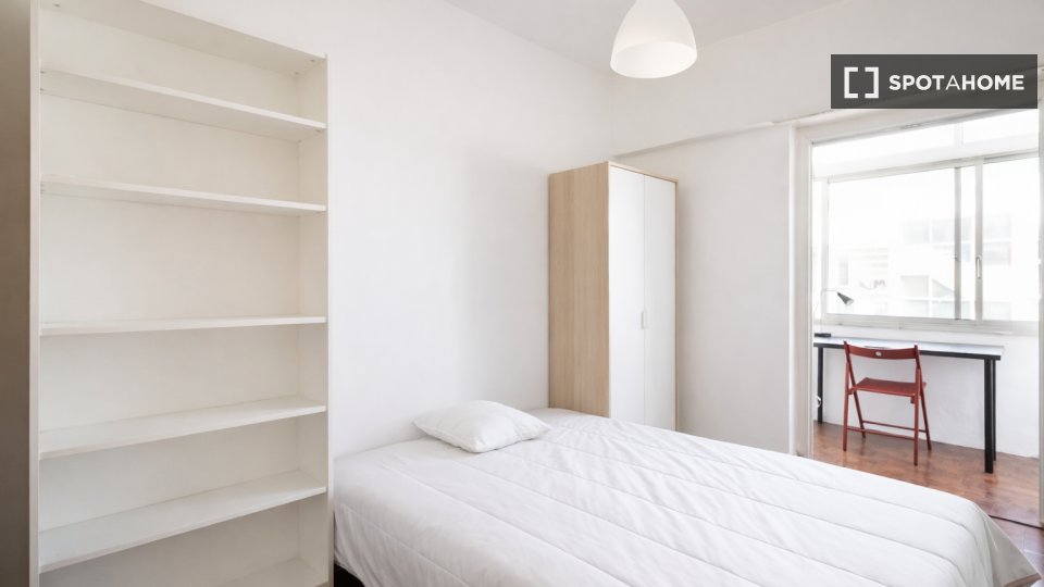 Double room Lisbon, 6 beds — photo 22