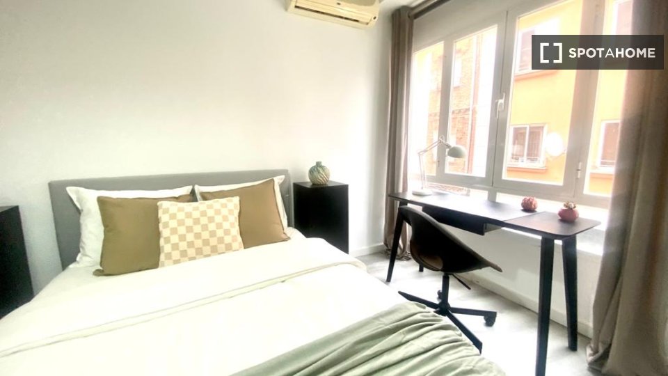 Double room Madrid, 5 beds — photo 5