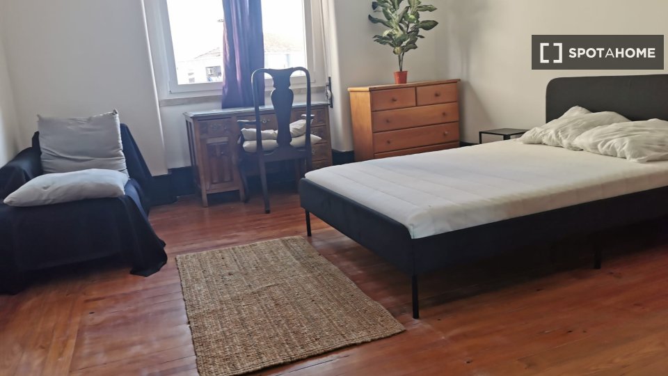 Double room Lisbon, 5 beds — photo 35
