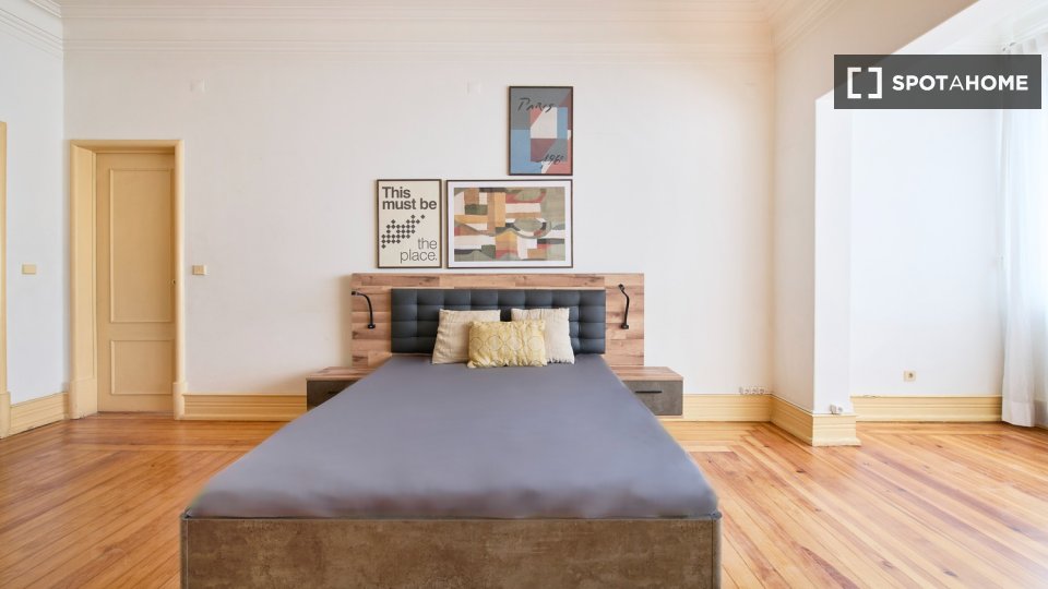 Double room Lisbon, 9 beds — photo 22