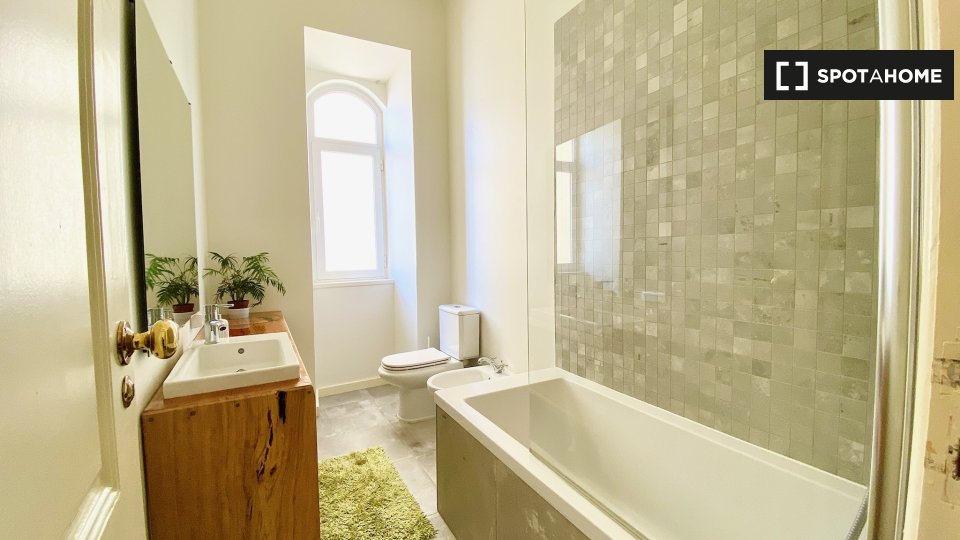 Apartment Lisbon, 2 beds, 75m² — photo 7