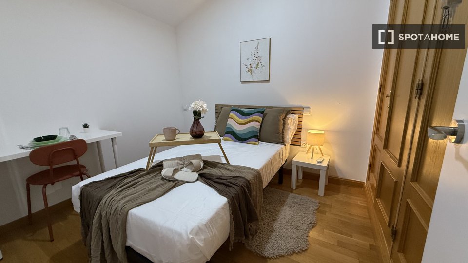 Double room Madrid, 4 beds — photo 18