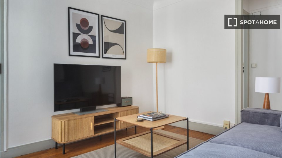 Apartment Paris, 2 beds, 64m² — photo 2