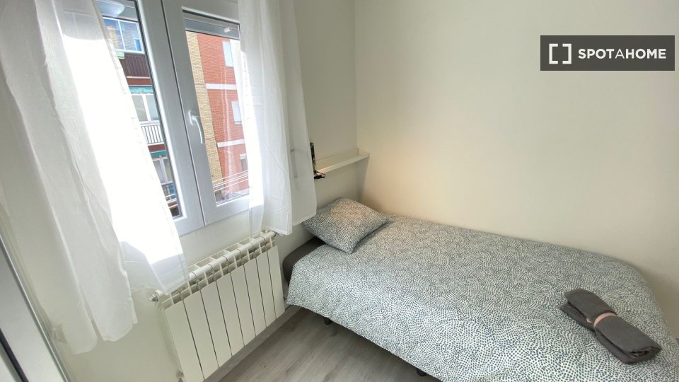 Double room Madrid, 4 beds — photo 10