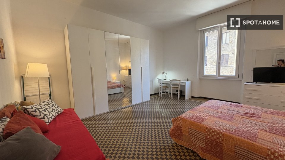 Double room Florence, 4 beds, 90m² — photo 14