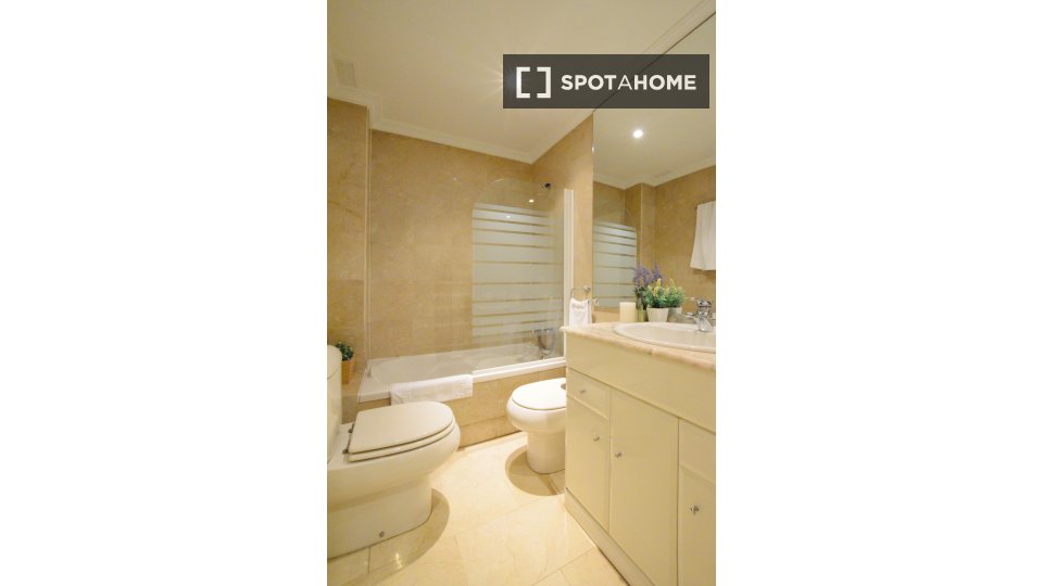 Apartment Valencia, 2 beds, 85m² — photo 17