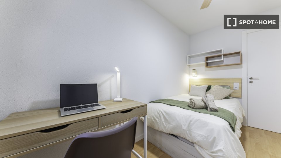 Double room Alicante, 4 beds, 103m² — photo 6