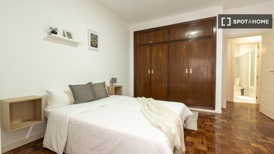 Double room Madrid, 5 beds — photo 28