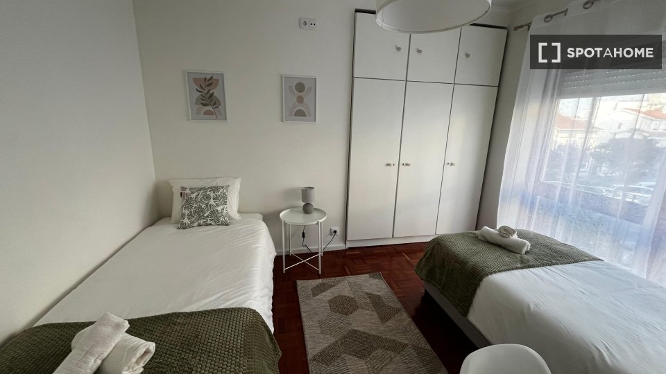 Double room Porto, 3 beds, 80m² — photo 8