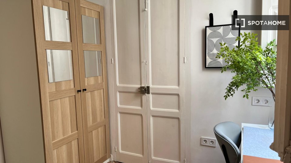 Double room Barcelona, 3 beds — photo 8