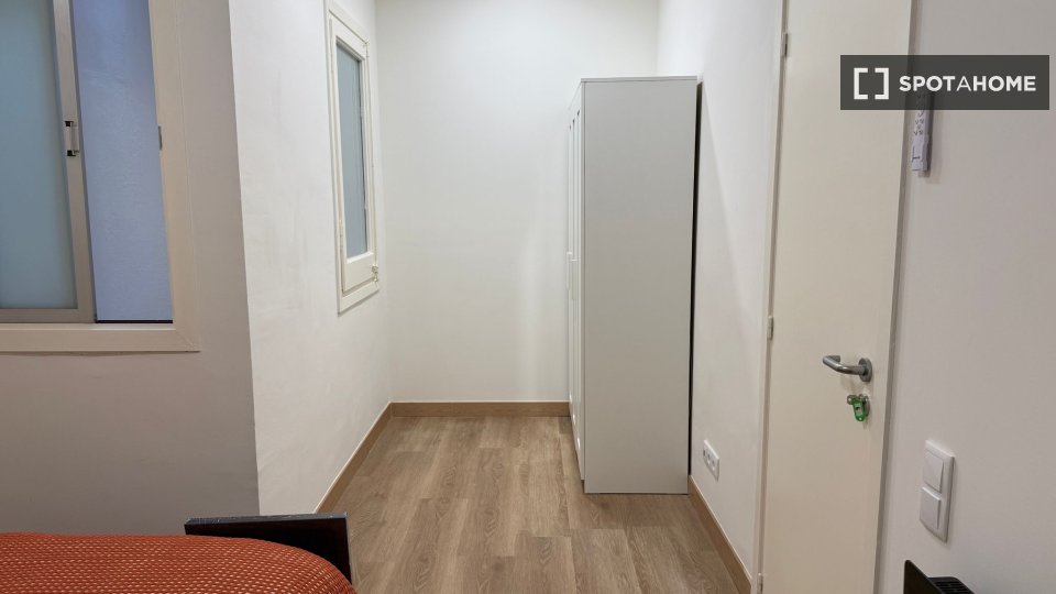 Double room Barcelona, 6 beds, 120m² — photo 36