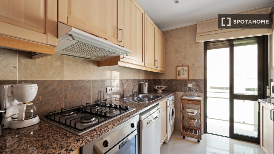 Apartment Lisbon, 2 beds, 75m² — photo 5