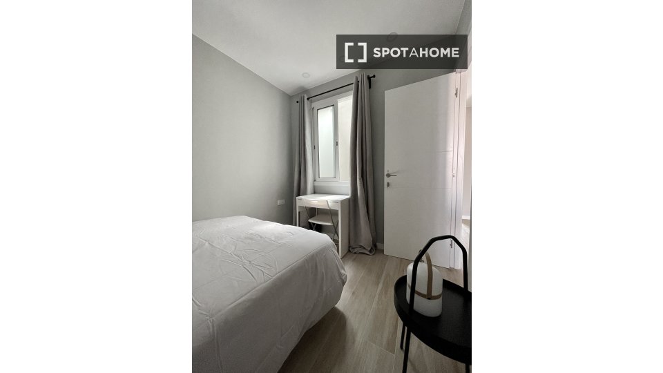 Double room Barcelona, 4 beds, 80m² — photo 12