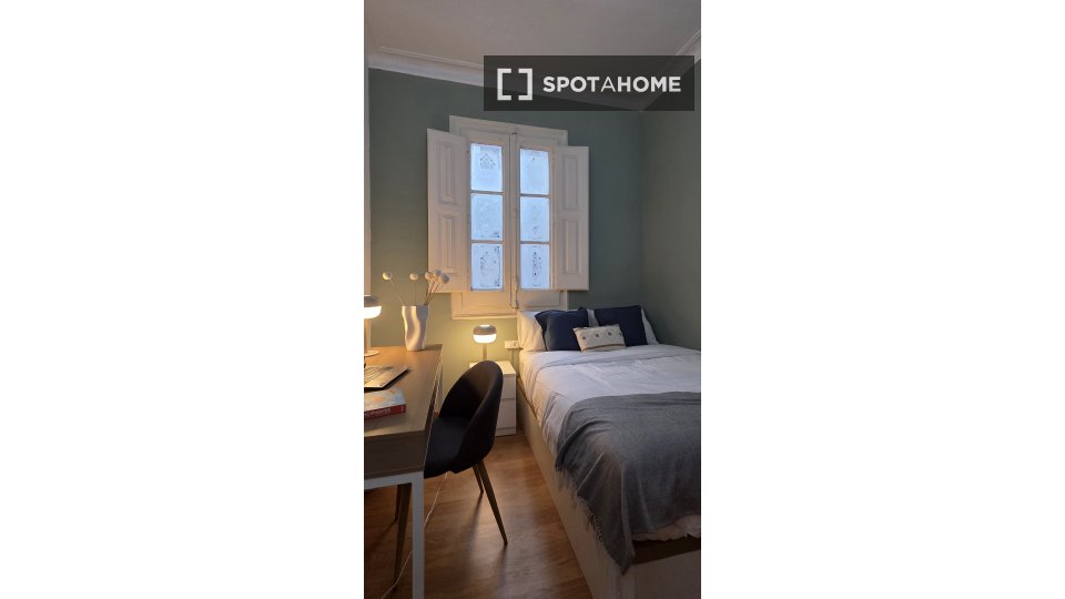 Double room Barcelona, 10 beds, 210m² — photo 17