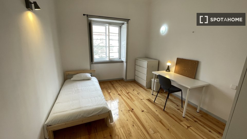 Double room Coimbra, 4 beds, 90m² — photo 10