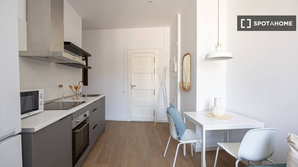 Apartment Barcelona, 1 bed — photo 2