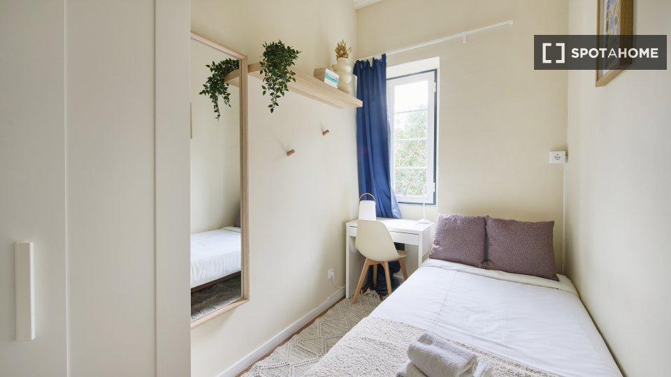 Double room Lisbon, 12 beds — photo 46