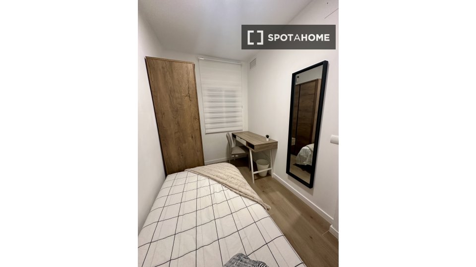 Double room Barcelona, 4 beds, 70m² — photo 16