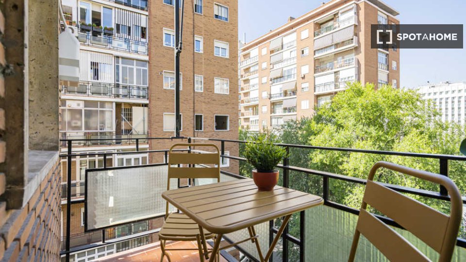 Double room Madrid, 6 beds — photo 48