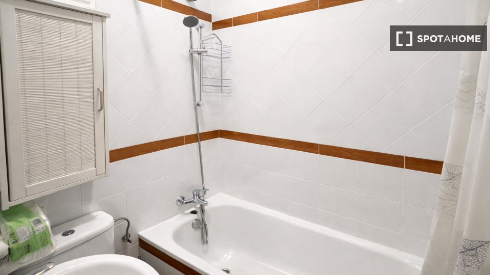 Double room Madrid, 4 beds, 75m² — photo 14