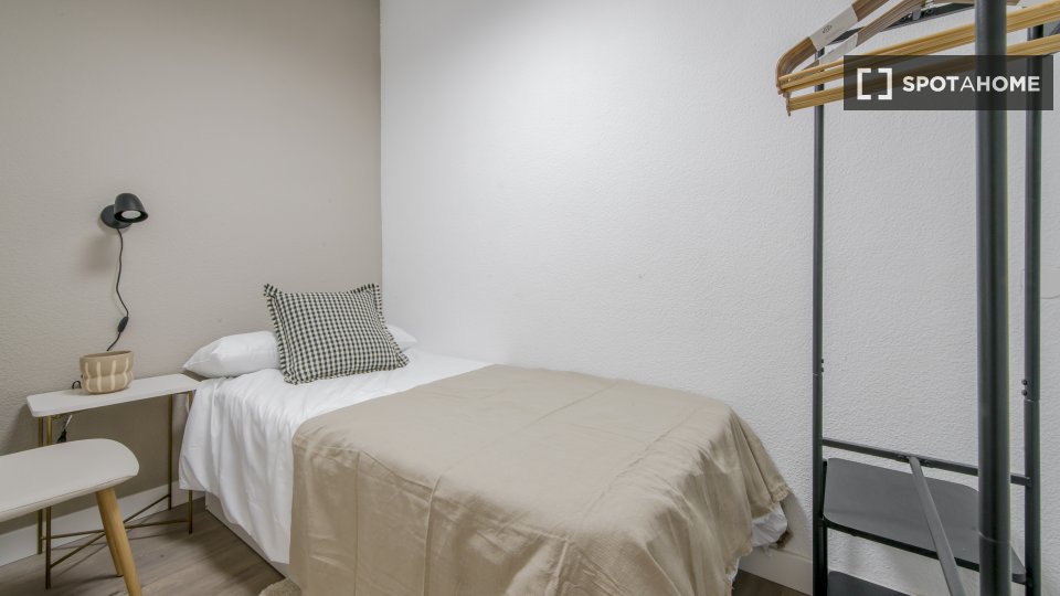 Double room Madrid, 6 beds — photo 2