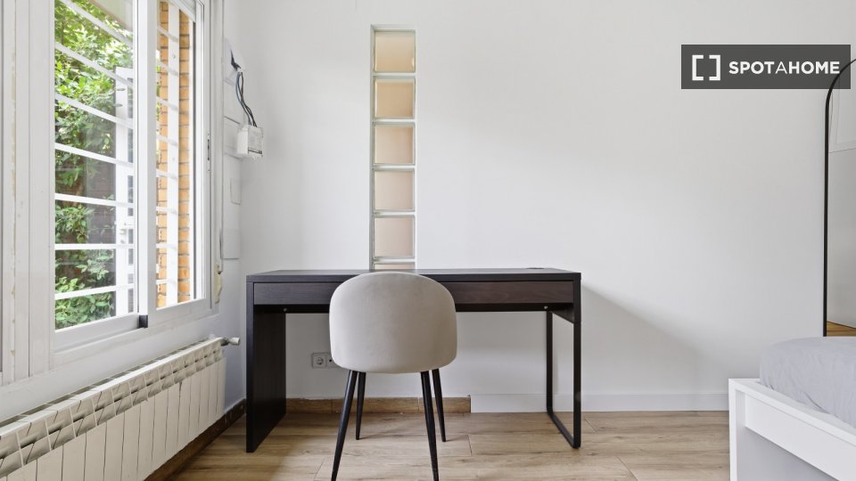 Double room Madrid, 4 beds, 110m² — photo 11