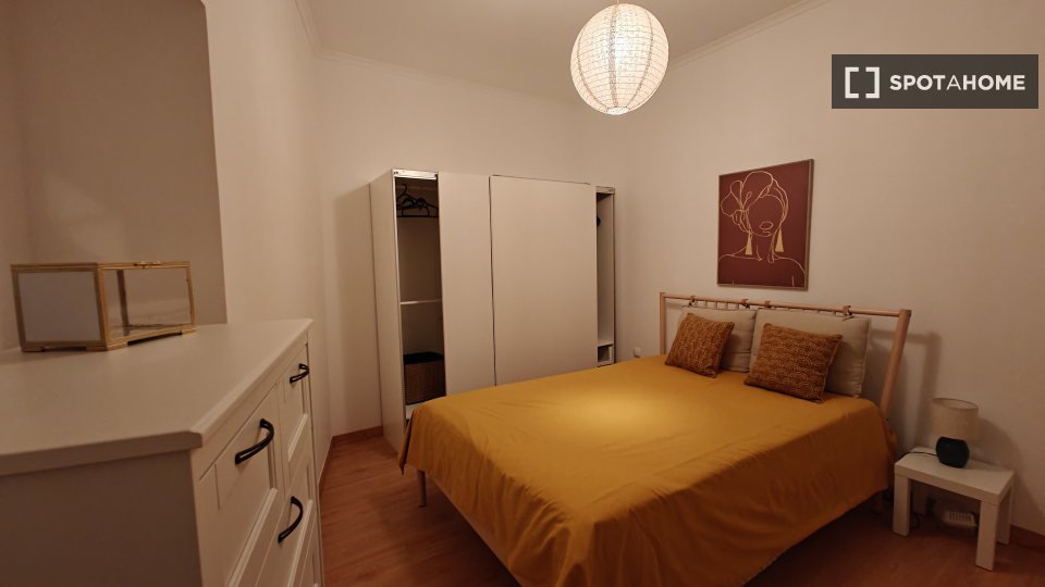 Double room Lisbon, 2 beds, 80m² — photo 6