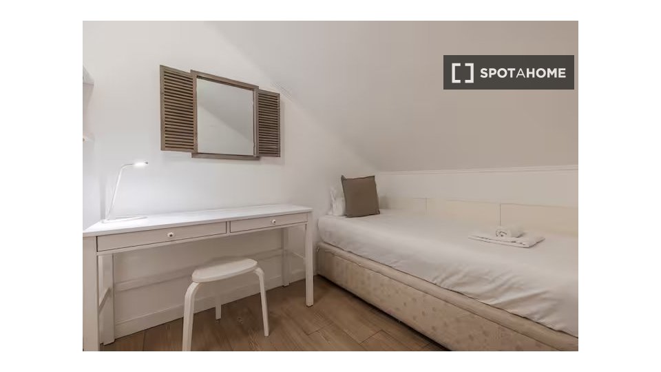Apartment Lisbon, 2 beds — photo 12