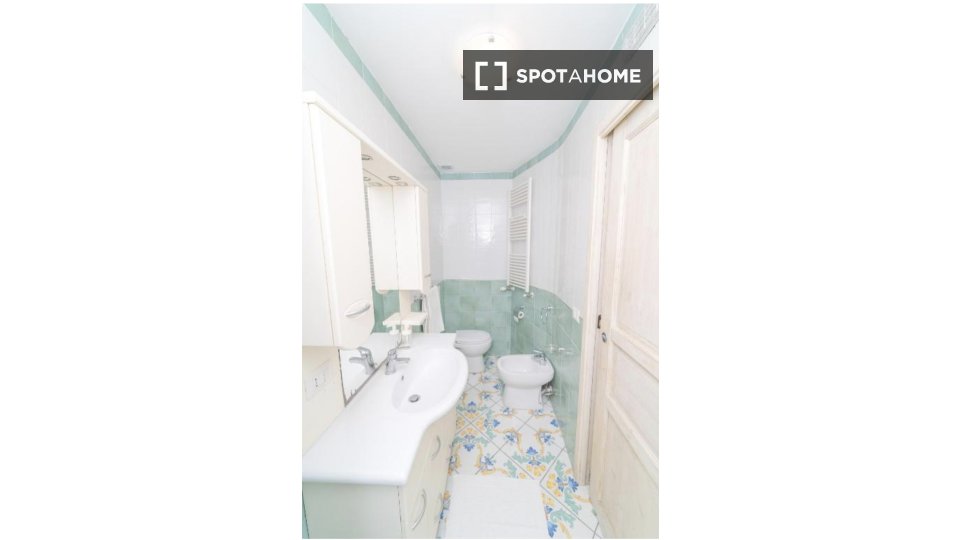 Double room Naples, 2 beds — photo 5