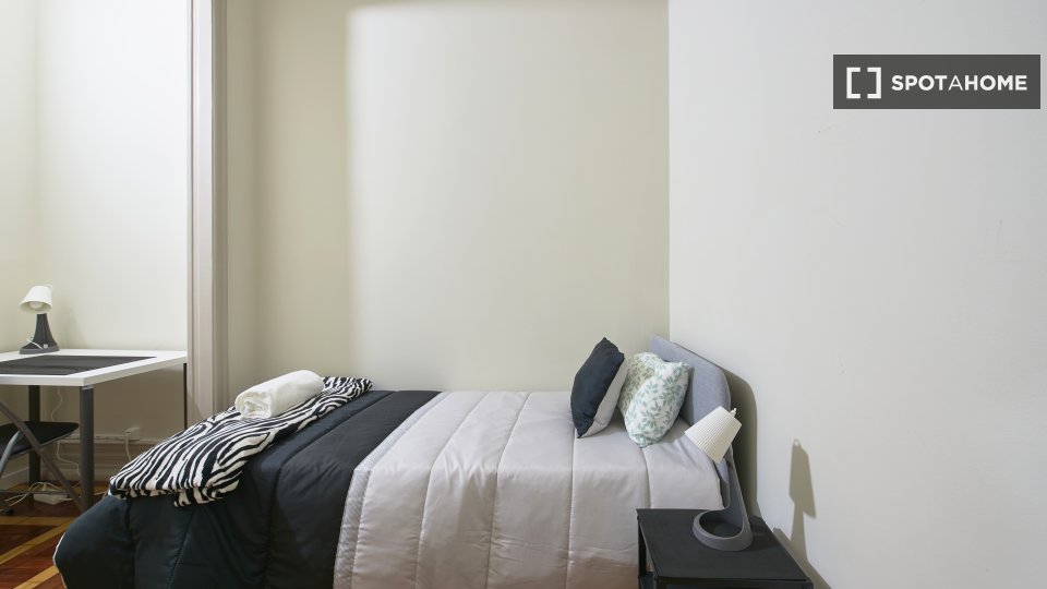 Double room Lisbon, 9 beds — photo 31