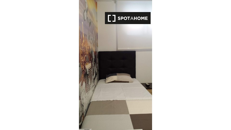 Double room Madrid, 3 beds, 68m² — photo 8