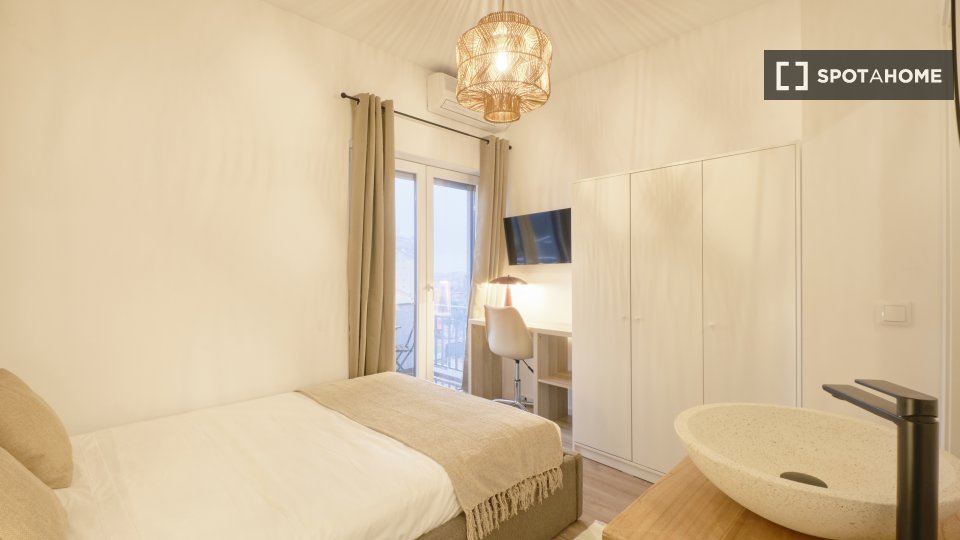 Double room Lisbon, 9 beds — photo 11
