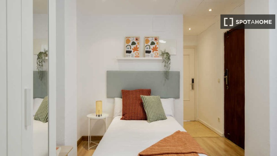 Double room Madrid, 8 beds — photo 46