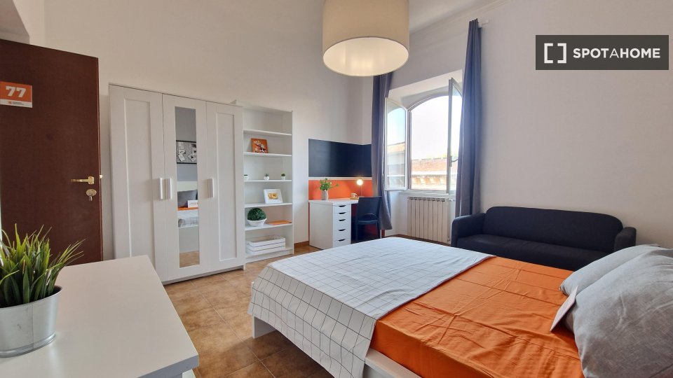 Double room Rome, 3 beds — photo 50