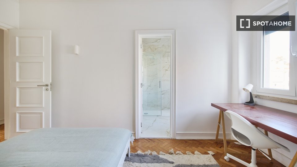 Double room Lisbon, 6 beds — photo 12