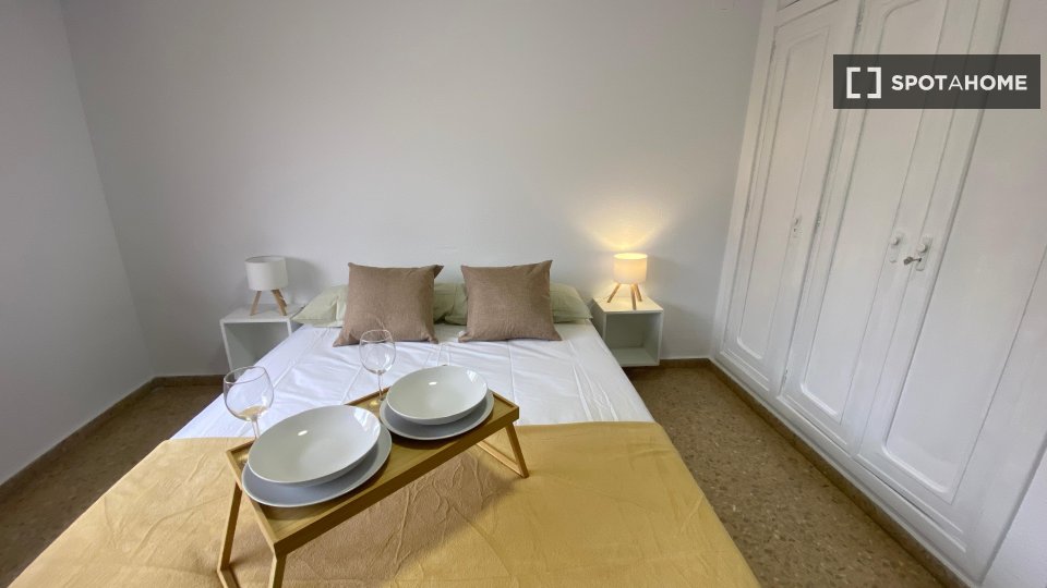 Double room Valencia, 5 beds, 150m² — photo 18